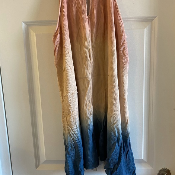 Halter dress - Picture 1 of 2